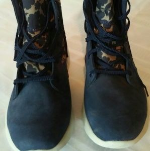 Women's Nike Lunaracer high top sneaker/boot